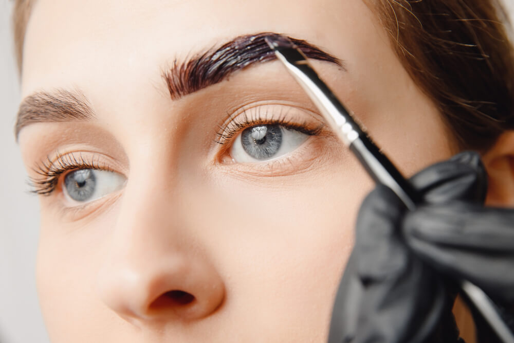 Woman learning how to color eyebrows