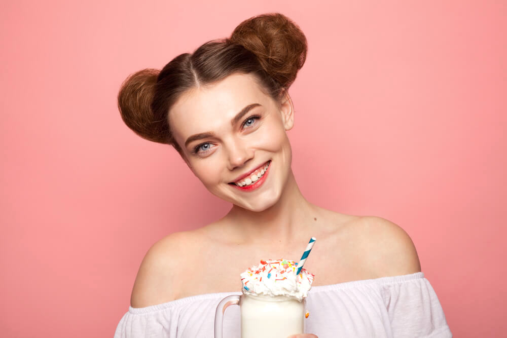 Hairstyle tutorial on space buns